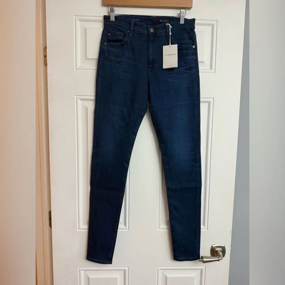 AG Farrah
HIGH-RISE SKINNY FIT CLOUD SOFT DENIM NWT Size 28